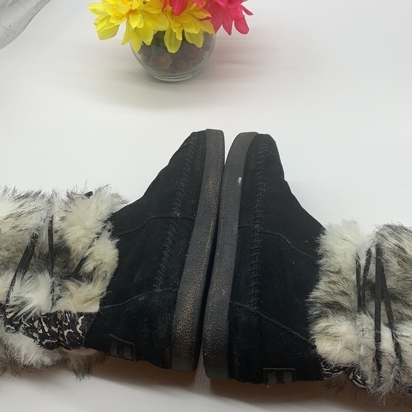 Toms Nepal Black Faux Fur Suede Moccasin Boots Sz 6. WRB1550K - Picture 5 of 6